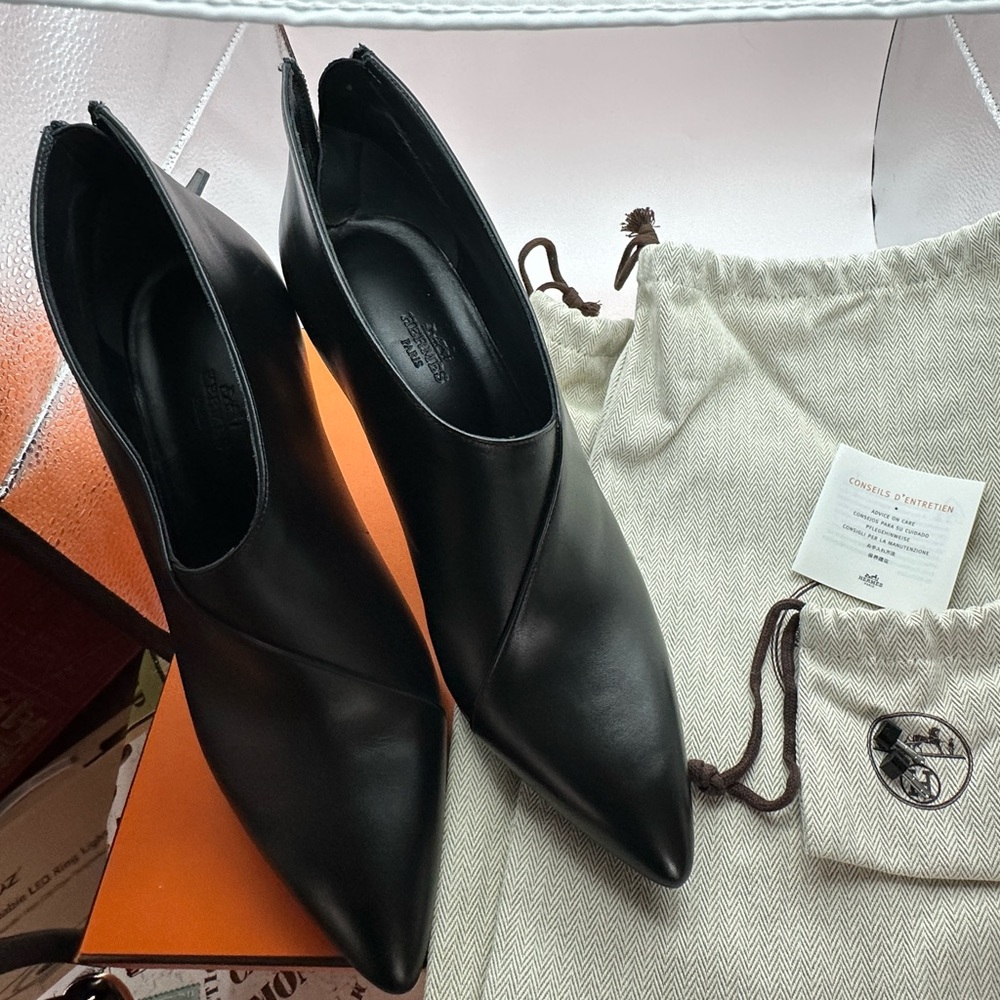 Brand new Hermes Victoria black ankle boots size EU 40